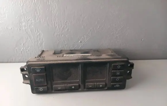 Audi A4 S4 B5 8D Climate control unit 8L0820043M 5HB00760810 D770003