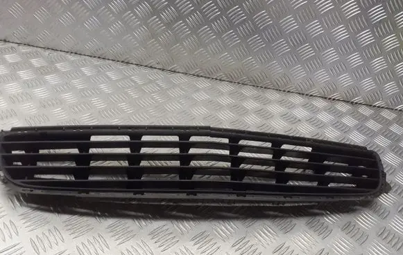 Opel Zafira B Front bumper lower grill 13124978