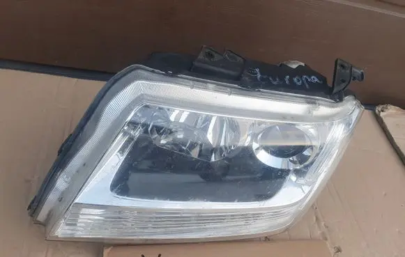 Suzuki Grand Vitara II Headlight/headlamp 10059079
