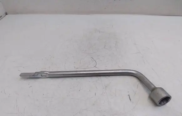 Toyota Prius (XW50) Wheel nut wrench 