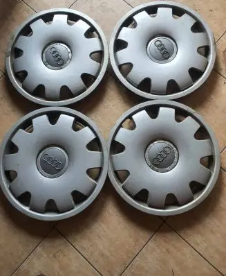 Audi A6 S6 C5 4B R16 wheel hub/cap/trim 4B0601147C PA66M15