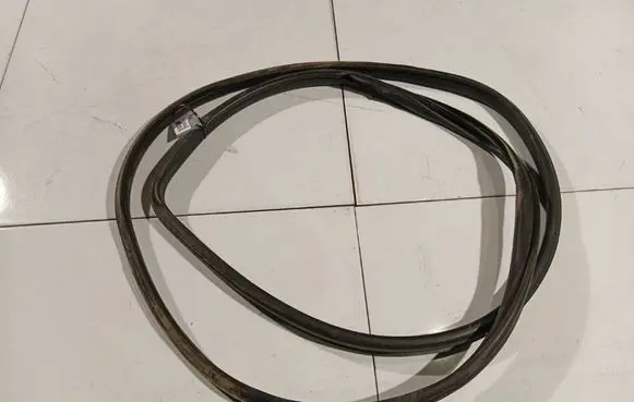 Subaru Legacy Rubber seal front coupe door