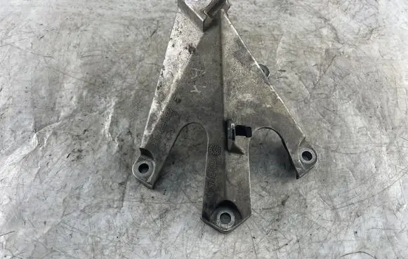 Audi A4 S4 B6 8E 8H Engine mounting bracket 8E0199307F