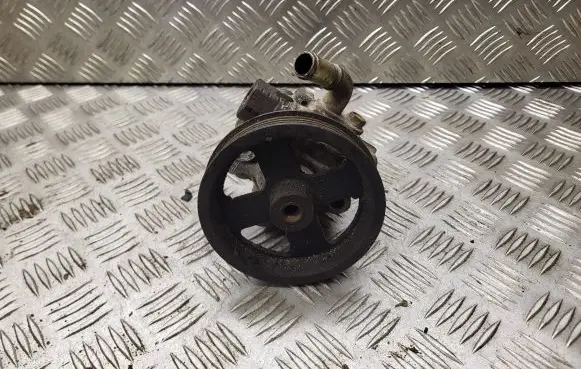 Toyota Corolla Verso E121 Power steering pump
