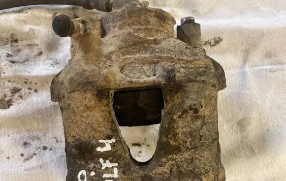 Volkswagen Golf IV Front brake caliper