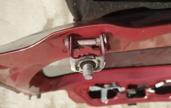 Mazda 2 Tailgate/trunk/boot hinge