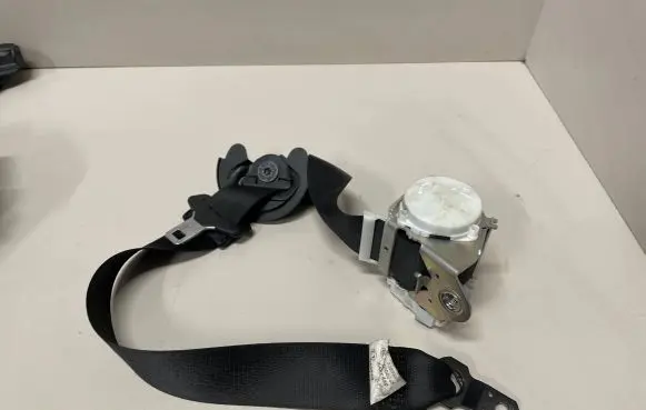 BMW X3 E83 Front seatbelt 34003070B