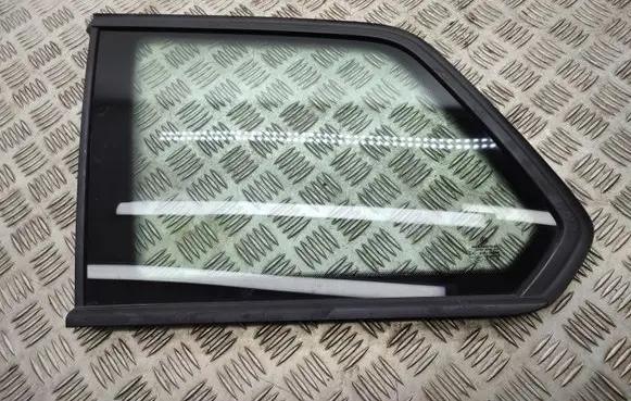 Volkswagen Golf VII Rear side window