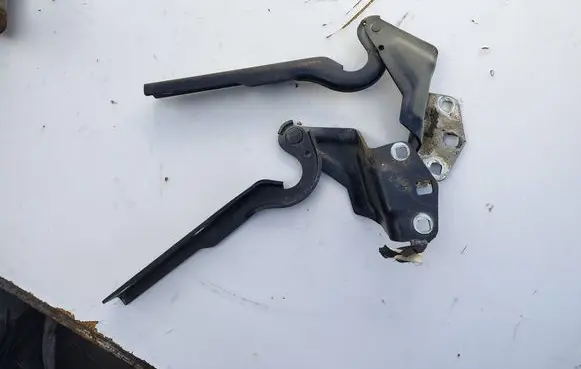 Volkswagen PASSAT CC Engine bonnet/hood hinges 