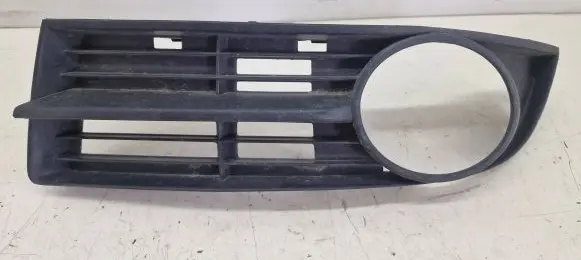 Volkswagen Touran I Front bumper lower grill 1T0853665A