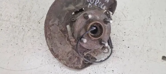 Toyota Corolla Verso E121 Front wheel hub
