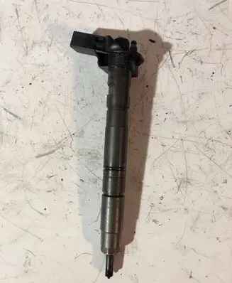Audi A4 S4 B8 8K Fuel injector 0445116030 771060 9119770