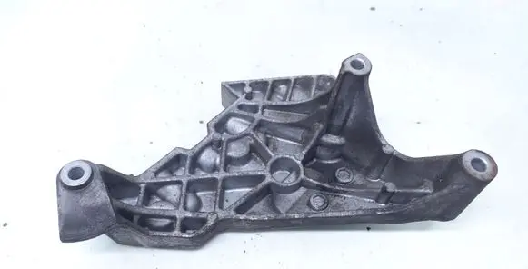 Volkswagen PASSAT B6 Engine mounting bracket 03G199207E