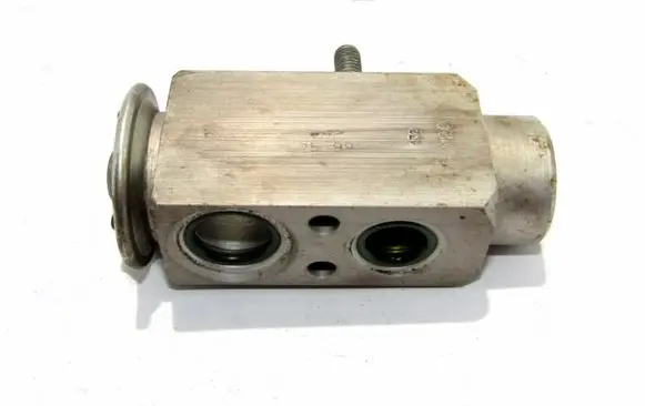 Mercedes-Benz E W210 Air conditioning (A/C) expansion valve 2108300084