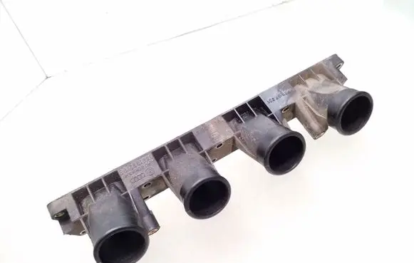 Volkswagen PASSAT B5 Intake manifold 058133216B