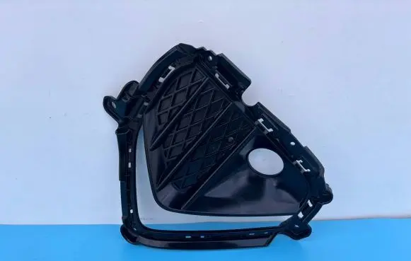 Hyundai Tucson TL Front bumper lower grill 86523-D7700