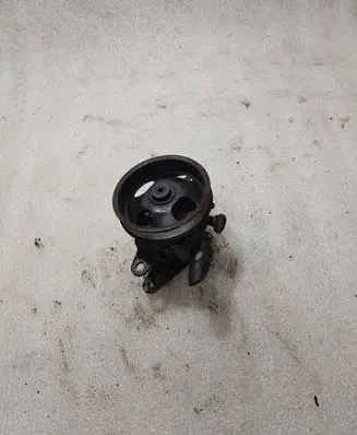 Nissan X-Trail T30 Power steering pump