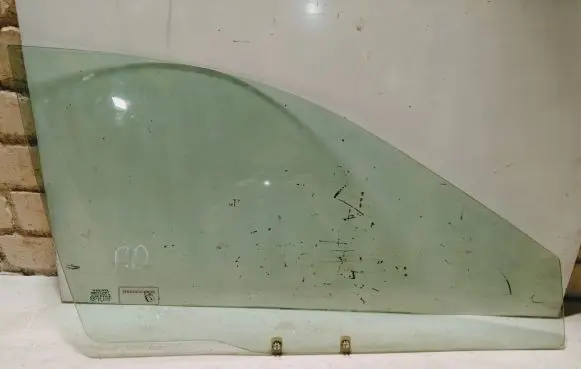Volvo S40, V40 Front door window glass four-door