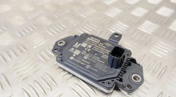 Toyota Yaris XP210 Distronic sensor radar 882100D040