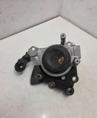 Nissan X-Trail T32 Engine mount bracket 