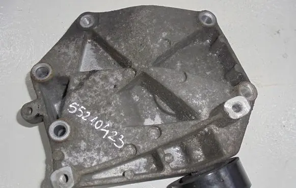 Opel Vectra C Generator/alternator bracket 55210423
