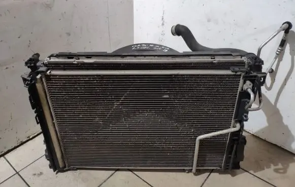 Mercedes-Benz CLS C218 X218 Radiator set A2045001055 A2045000493