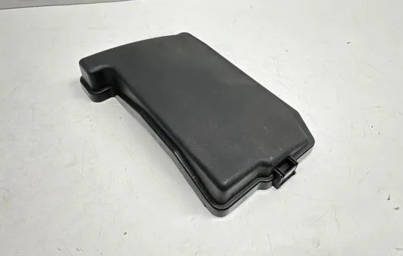 Toyota Prius+ (ZVW40) Fuse box cover 8266247140