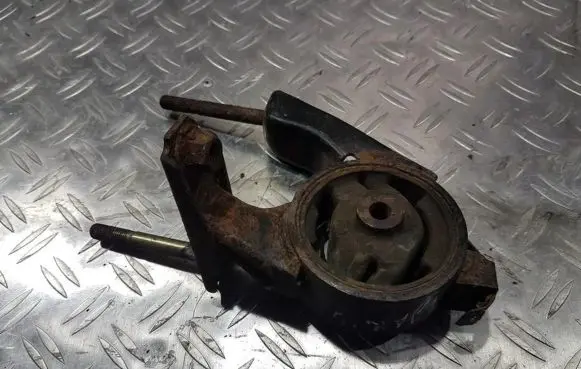 Toyota Yaris Engine mount bracket