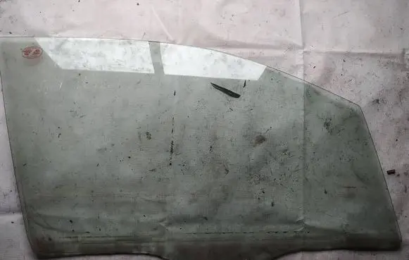 Mazda Premacy Front door window glass four-door as2