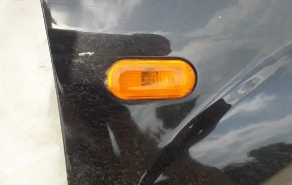 Ford Fiesta Front fender indicator light