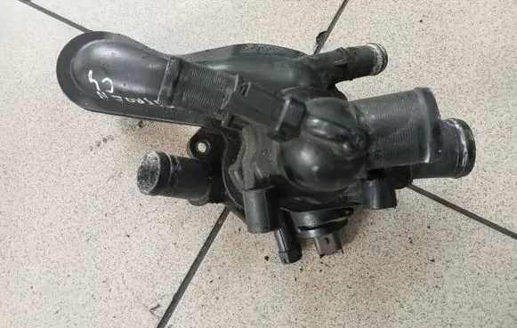 Citroen DS3 Thermostat/thermostat housing 