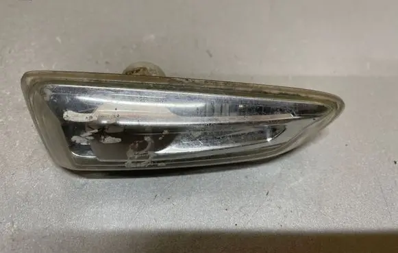 Opel Astra J Front fender indicator light 13273104
