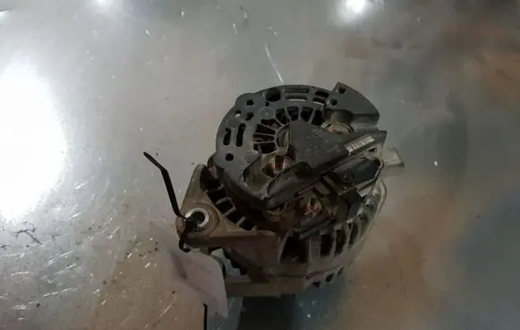Opel Zafira A Generator/alternator 0124415002