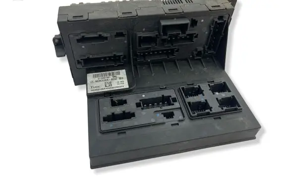 Mercedes-Benz E W211 Fuse module 2115457301
