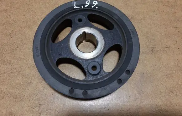 Toyota Avensis T270 Crankshaft pulley 134080R030