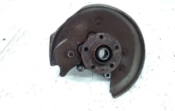 Rear wheel hub spindle/knuckle