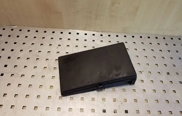 Toyota Land Cruiser (J120) Fuse box cover 8266260340