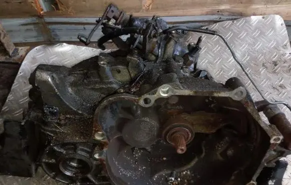 Mitsubishi Lancer Manual 5 speed gearbox f5m411r8a ub0762