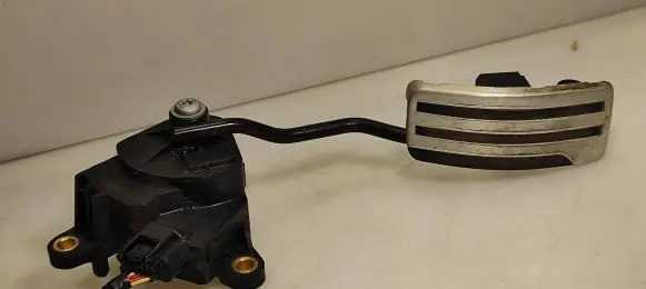 Nissan Qashqai Accelerator throttle pedal 1899A 10626