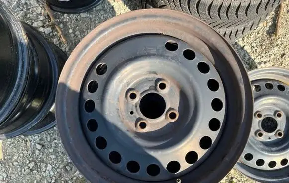 Nissan Note (E12) R15 steel rim 