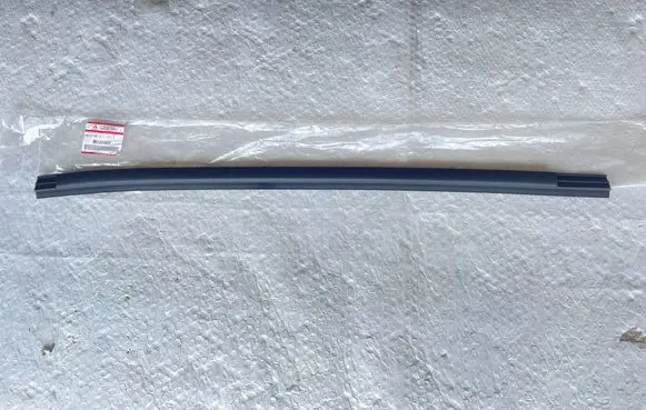 Mitsubishi Canter Front door windshield rail MK580489