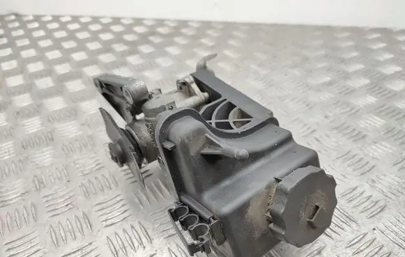 Mercedes-Benz E C207 W207 Power steering pump 0064662601