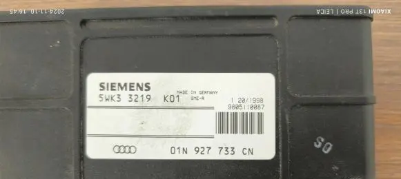 Volkswagen PASSAT B5 Gearbox control unit/module 01N927733CN 9805110087 5WK33219