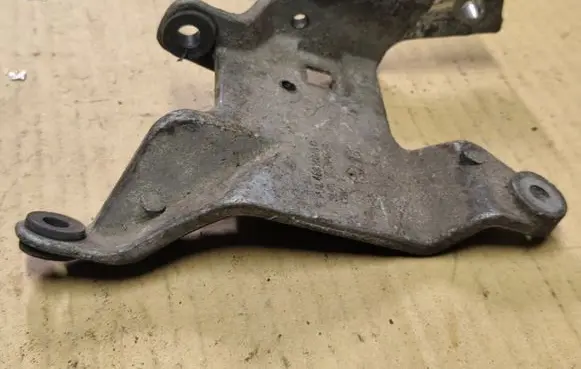 Chrysler PT Cruiser Engine mounting bracket 4891407AC