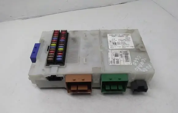 Ford Mondeo MK IV Fuse module 7G9T14A073DC 28110779