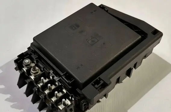 Chevrolet Camaro Fuse box set 84044723