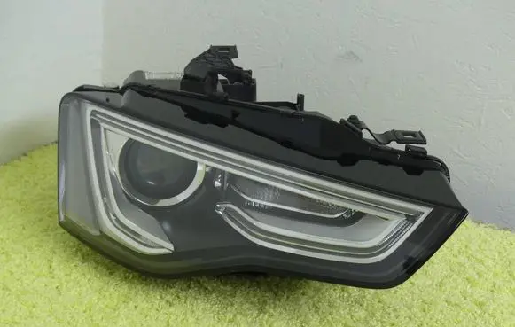 Audi A5 8T 8F Headlight/headlamp 8T0941032C
