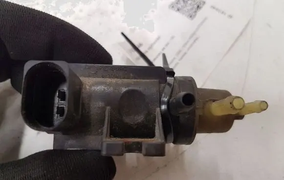 Volkswagen PASSAT B6 Turbo solenoid valve 1K0906627 70086800