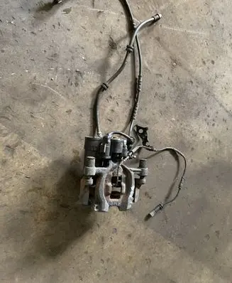 BMW X1 F48 F49 Rear brake caliper 6883028