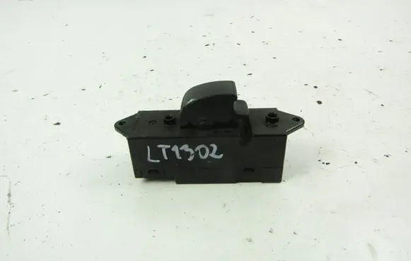 Mitsubishi Lancer Electric window control switch MR587880